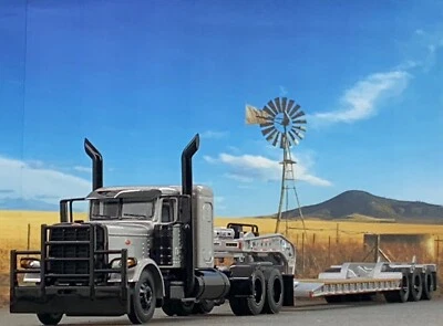 1/64 DCP PETERBILT 389 & FONTAINE MAGNITUDE LOWBOY TRAILER - Image 1 of 4