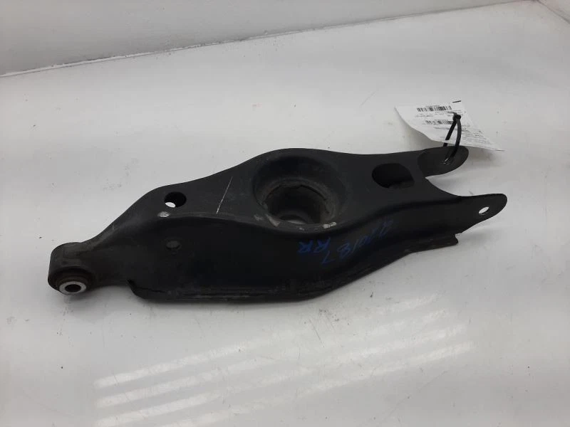 Lower Control Arm Rear Center Spring Perch 05-20 CHRYSLER 300 68229216AB - Изображение 1 из 4