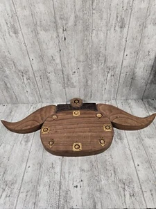 HUFE RARE BUFFS / BUFFALOES MASONIC HORNED WOODEN PLAQUE WITH BADGES - Foto 1 di 13