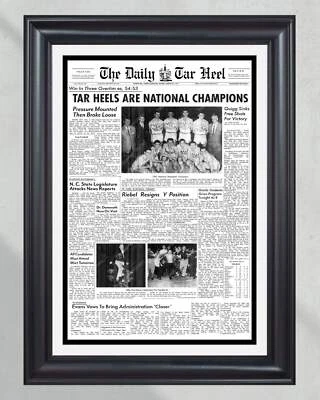 Periódico enmarcado de campeones de baloncesto de la NCAA de Carolina del Norte 1957 Foto 1 de 4
