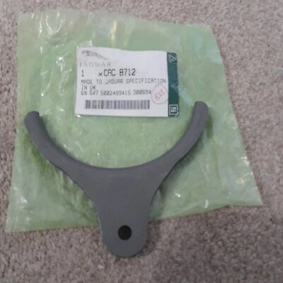 NEW GENUINE JAGUAR XJ40 & X300 XJ6 XJ12 HANDBRAKE CABLE EQUALISER CAC8712 - Image 1 of 4