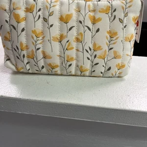 Neu mit Etikett Blush Crush Reise Make-up Kosmetiktasche. Creme mit gelben Blumen. 10x7 - Bild 1 von 10