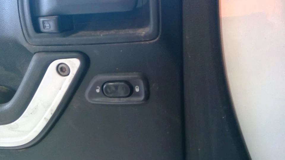 Interruptor de puerta delantera del conductor VIN del conductor con sexto dígito compatible con 11-18 WRANGLER 5079681 Foto 1 de 1