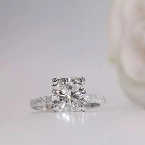 Anillo solitario de oro blanco de 14 k con diamante talla cojín certificado de 2,50 quilates - Imagen 1 de 4