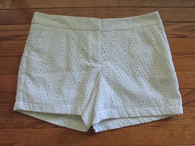 Nuevos pantalones cortos Saint Tropez West para mujer talla 6 blancos con ojales delanteros planos  Foto 1 de 4