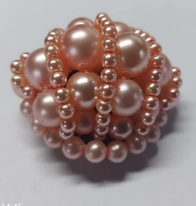 Auffällige große Modeschmuck Brosche rosa Perlen Dekor - Picture 1 of 3
