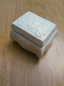 White Handmade Ceramic Rectangular Trinket Box 2.5" x 2.0" x 1.5" - Picture 1 of 3