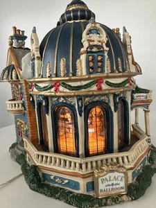 Salón de baile de Navidad animado casa iluminada de porcelana colección Lemax Village - Imagen 1 de 9
