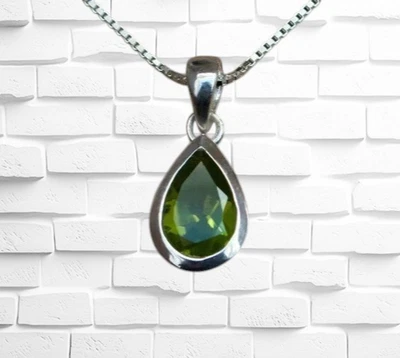 Pendente A Goccia Di Peridoto Naturale Di 0.75 Pollici In Argento Sterling 925 - Immagine 1 di 4