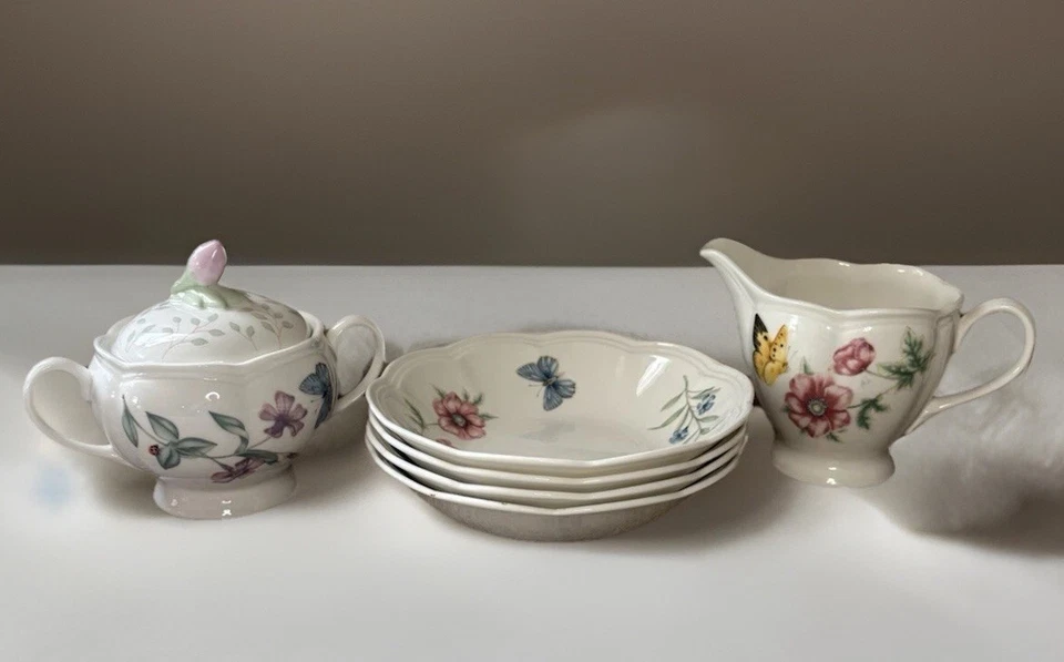 Crema y azucarero de porcelana Lenox BUTTERFLY MEADOW con tapa y platos de postre Foto 1 de 4