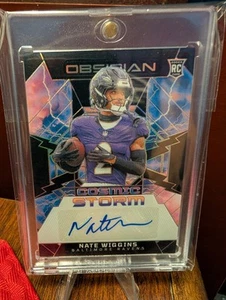 🔥 Nate Wiggins 2024 Panini Obsidian AUTO RC Cosmic Storm *Baltimore Ravens CB - Bild 1 von 2