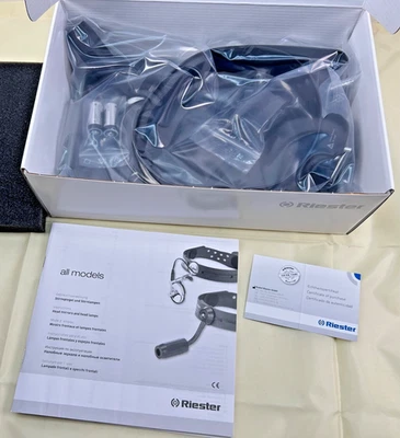 Nuevo en caja Riester 6090 Alemania Ri-Focus LED Examen Luz Faro Médico Foto 1 de 4