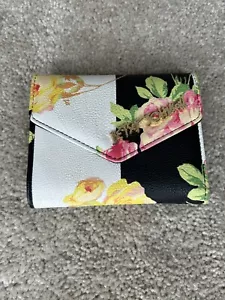 Betsey Johnson Geldbörse schwarz & mehrfarbig Blumenmuster - Bild 1 von 8