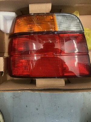 Luz trasera izquierda BMW 318TI hatchback 1995-1999 presta (depo no OEM) Foto 1 de 3