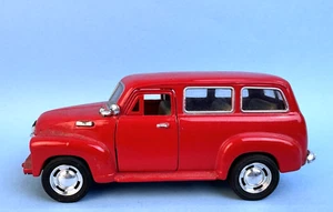 Vintage KINSMART Red 1950 Chevrolet Suburban Diecast Model - Picture 1 of 9