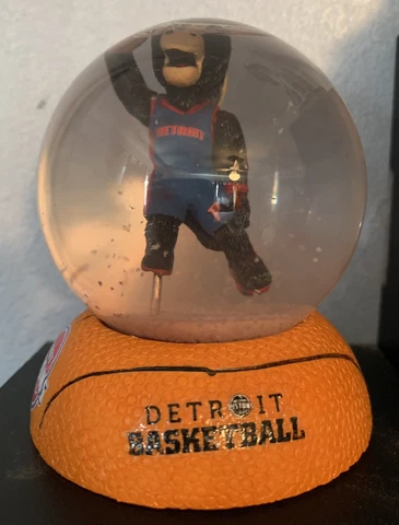 Detroit Pistons Hooper Snow Globe - SGA Cover