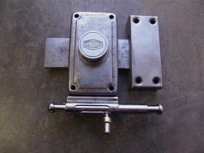 Ancien verrou double en fer de marque Antar,serrure loquet targette - Photo 1/3