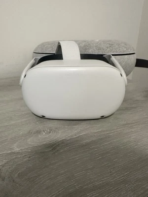 Meta Oculus Quest 2 256GB VR Headset, includes 2 controllers and carrying case - Image 1 of 4