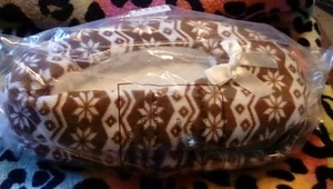 Womens Slippers Brown Nordic Pattern Gripper Bottom - Size Medium (7-8) *** NEW - Picture 1 of 3