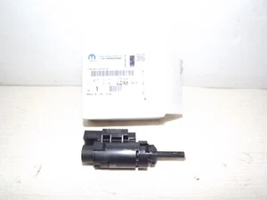 ORIGINAL VAUXHALL ASTRA CORSA VIVARO BRAKE LIGHT SWITCH 9813503180 - Picture 1 of 5
