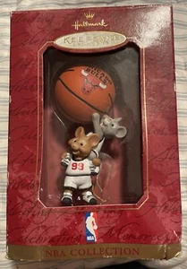 1999 Hallmark Keepsake Ornament - Chicago Bulls Handcrafted by Kristina Kline - Picture 1 of 7