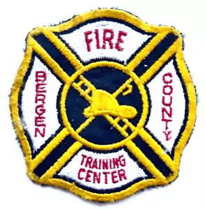 TOPPA RICAMATA VINTAGE VIGILI DEL FUOCO BERGEN COUNTY N.J. CENTRO DI ADDESTRAMENTO - Foto 1 di 2
