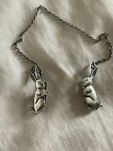 Vintage Sterlingsilber Lätzchen Clips BABY Kleinkind HASE KANINCHEN Andenken Baby Geschenk   - Bild 1 von 2