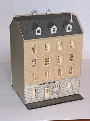 Model Power - N Scale 4 Story Residential Building & Retail Store - Image 1 of 3