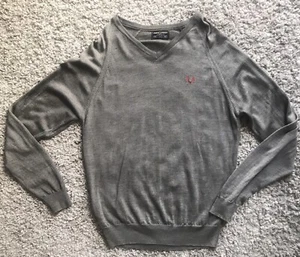 Fred Perry Pullover leichte Lammwolle Wolle L 46’ Brustumfang Made in UK Strick grau - Bild 1 von 9