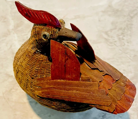 Vintage Shanghai Handcrafted lacquer Wicker Duck/ Fowl Basket 5 X 4" Cover