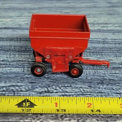 Ertl 1/64 International Harvester diecast/plastic gravity wagon cracked shoot - Image 1 of 4