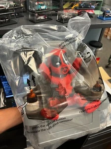 Regal Exclusive Deadpool & Wolverine Babypool tazza & secchio popcorn combinato NUOVO - Foto 1 di 3