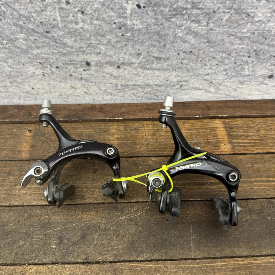 Juego de pinzas de freno para bicicleta de carretera Tektro delanteras y traseras doble pivote negro par 395 g Foto 1 de 4