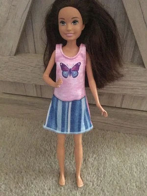 Muñeca Barbie Skipper Babysitters Inc #HJY33 2023 Mattel rosa azul vestido solo Foto 1 de 4
