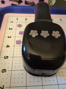 Moldeadores de papel perforador retirados usados trío de flores boda ponerse bien salvaje - Imagen 1 de 4