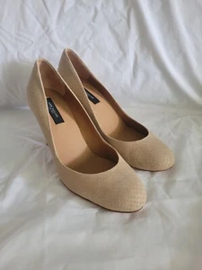Ann Taylor Tan Beige Leather Round Toe Reptile Look Texture Heels Size 6.5 M - Picture 1 of 3