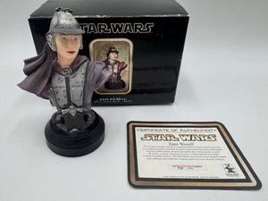 Gentle Giant Star Wars AOTC Ep. II Zam Wesell Mini Bust LE #928/2500 Nuovo - Foto 1 di 14