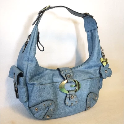 Bolso de Hombro Hobo Azul Guess De Colección con Dijes Tachuelas Plateadas Logo Y2K Foto 1 de 4