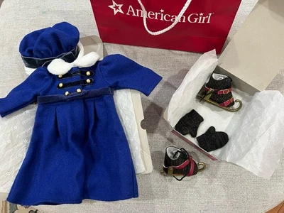 American Girl Caroline Ice skating set Winter Coat Hat & AG Bag W/Boxes Foto 1 de 4