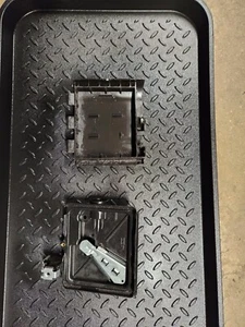 briggs and stratton air filter cover 795259, 692298 - Picture 1 of 3