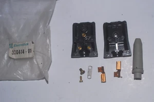 NEW EARLY GENUINE ELECTROLUX END OF CABLE FEMALE SOCKET P/No: 320414-01 - Picture 1 of 2