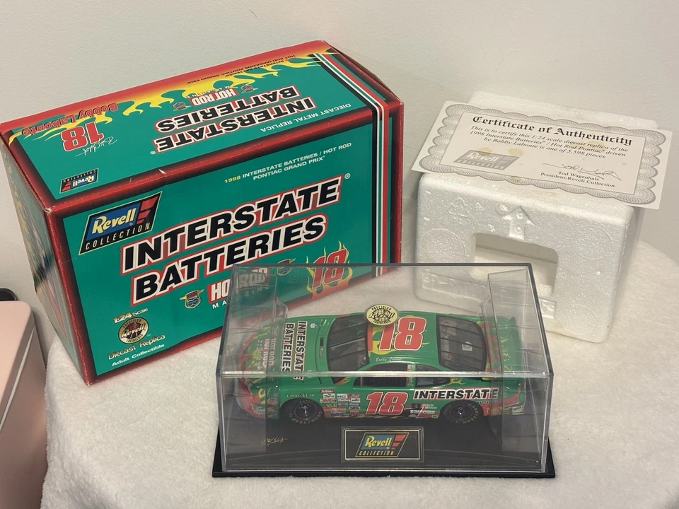 Revell 1:24 Bobby Labonte #18 Interstate Batteries Hot Rod Magazine 1998 Pontiac Foto 1 de 4