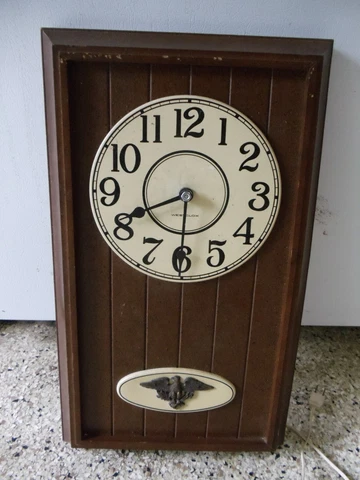 Vintage 1970s Westclox  wall clock, Lanshire motor, American Eagle for repair Cover