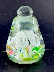 Pisapapeles Bell Studio Glass Blanco Cala Lirios-Burbujas Controladas 4.75"Tx2.75" - Imagen 1 de 16