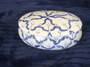 Vintage blue and white porcelain oval trinket box lidded hand painted 4.75” wide - Picture 1 of 7