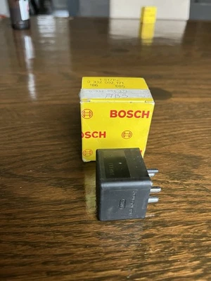 Mercedes Benz W201 W124 W126 ABS Relay Fuse Bosch 12V 50A 0332002171  NOS - Image 1 of 4