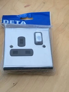 Deta SD1207CHB Switched Socket Outlet 13 Amp 1 Gang Chrome/ Black Insert - Picture 1 of 3