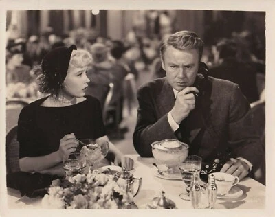 Foto original de colección 355 de Gloria DeHaven & Van Johnson en escena del crimen 1949 Foto 1 de 2