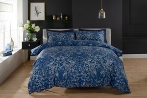 Diseño secreto con estampado de animales de jardín en gris sobre fondo azul marino cama doble - Imagen 1 de 2