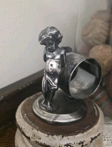 Antico anello tovagliolo James W. Tufts placca argento figura cherubino #1546  - Foto 1 di 7